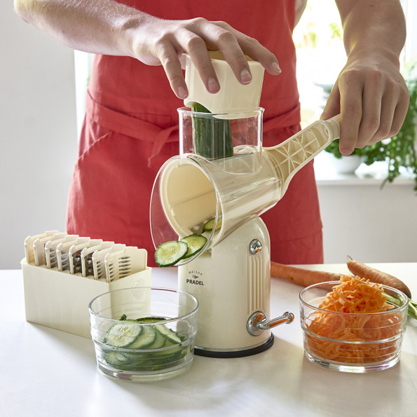 Râpe à manivelle vintage